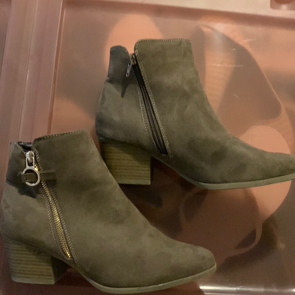 Brown suede booties never worn
